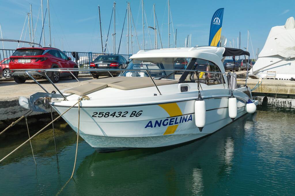 Motor boat Antares 8 OB Angela