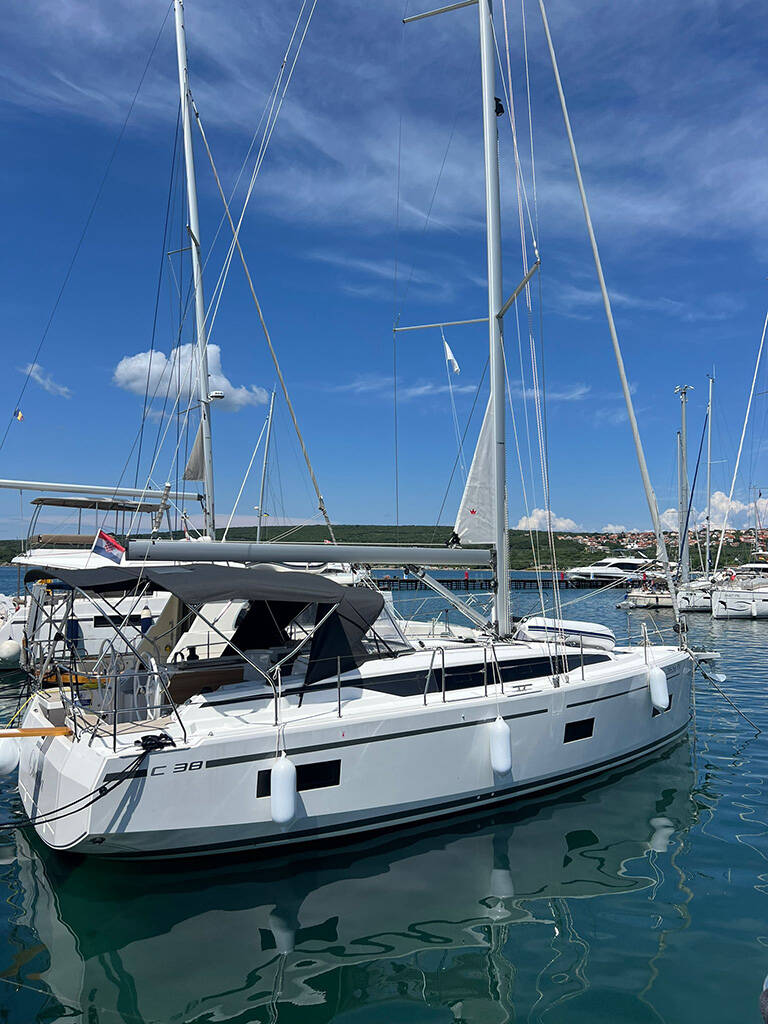 Sailing yacht Bavaria C38 Ohana