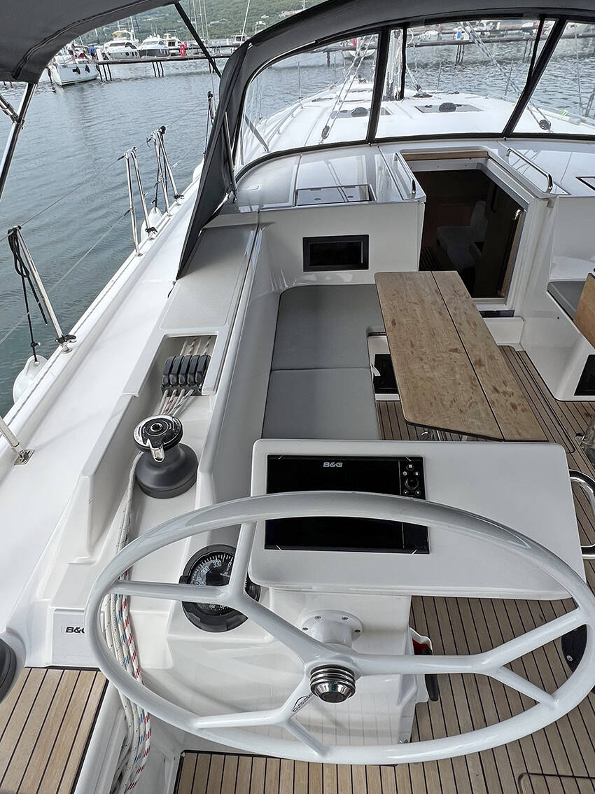 Sailing yacht Bavaria C45 Style 