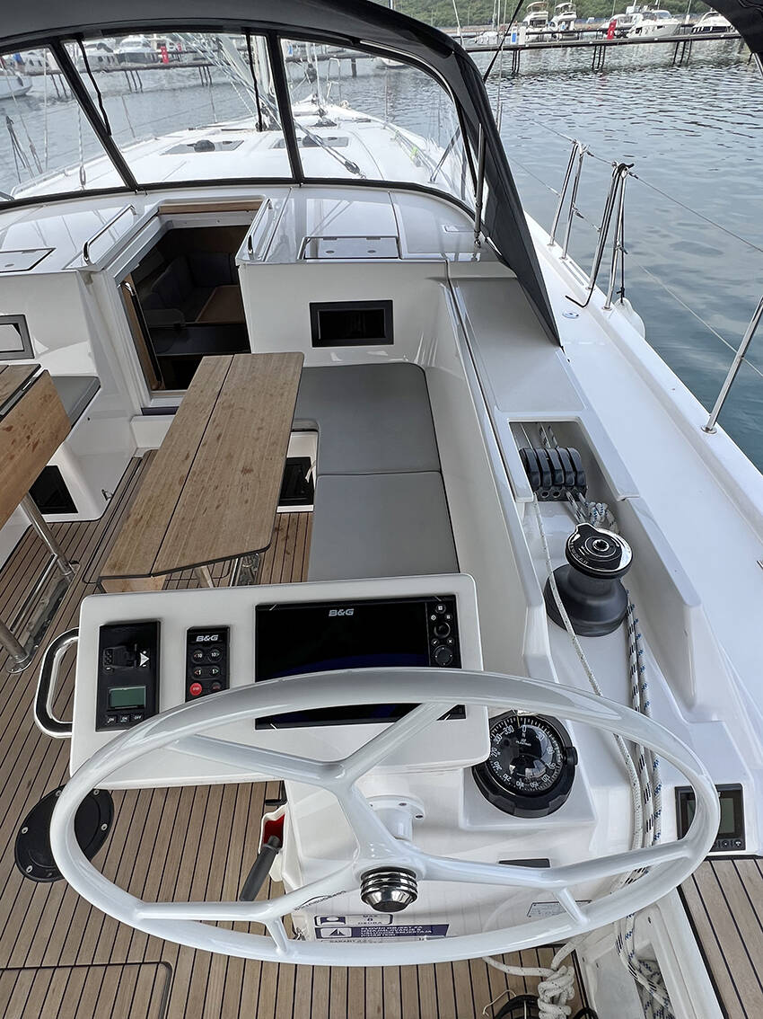 Sailing yacht Bavaria C45 Style 