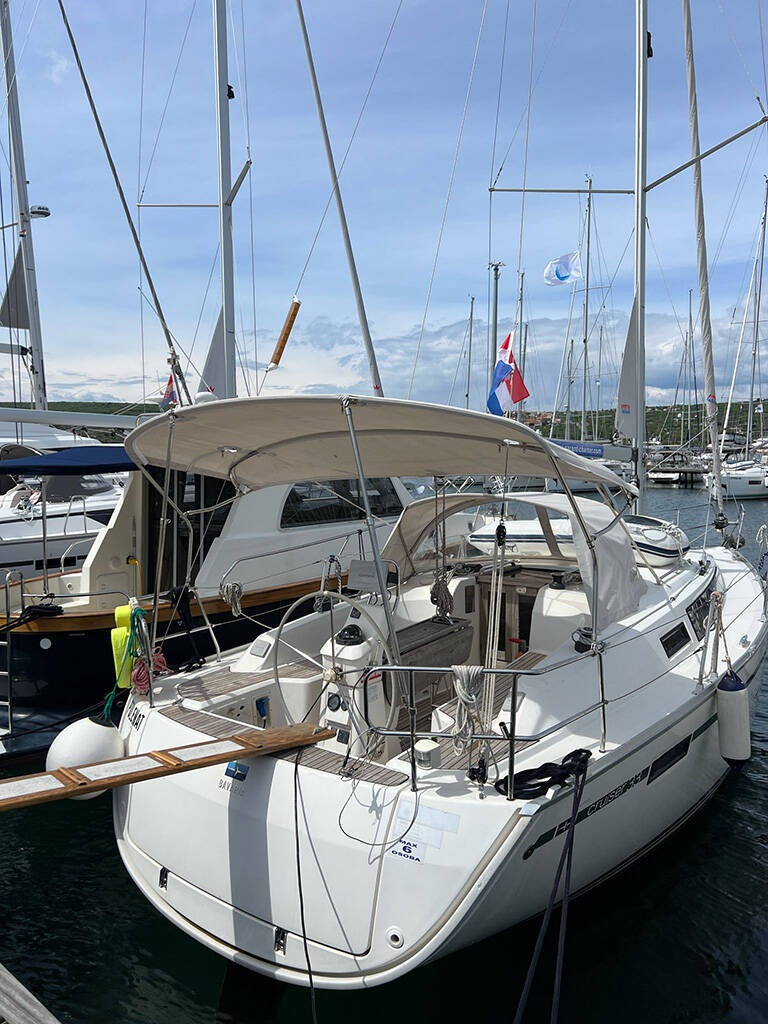 Sailing yacht Bavaria Cruiser 33 Pulenat