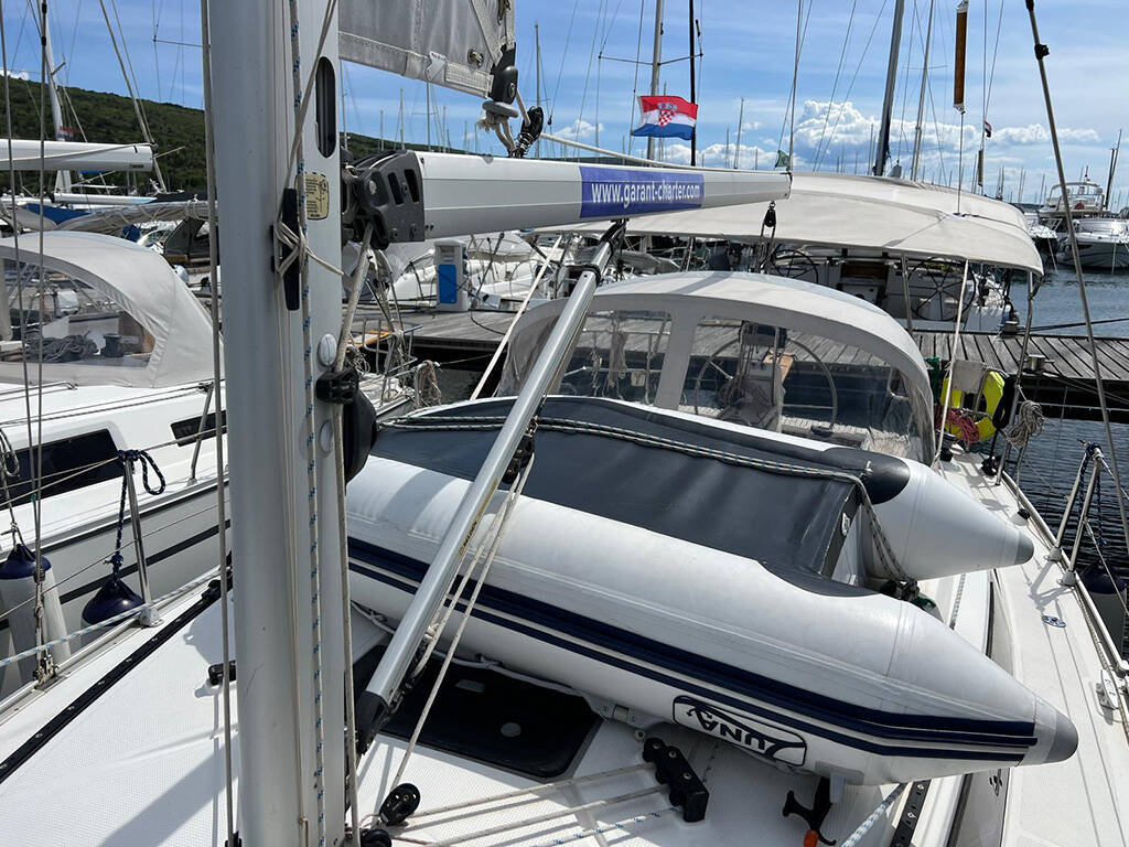 Sailing yacht Bavaria Cruiser 33 Pulenat