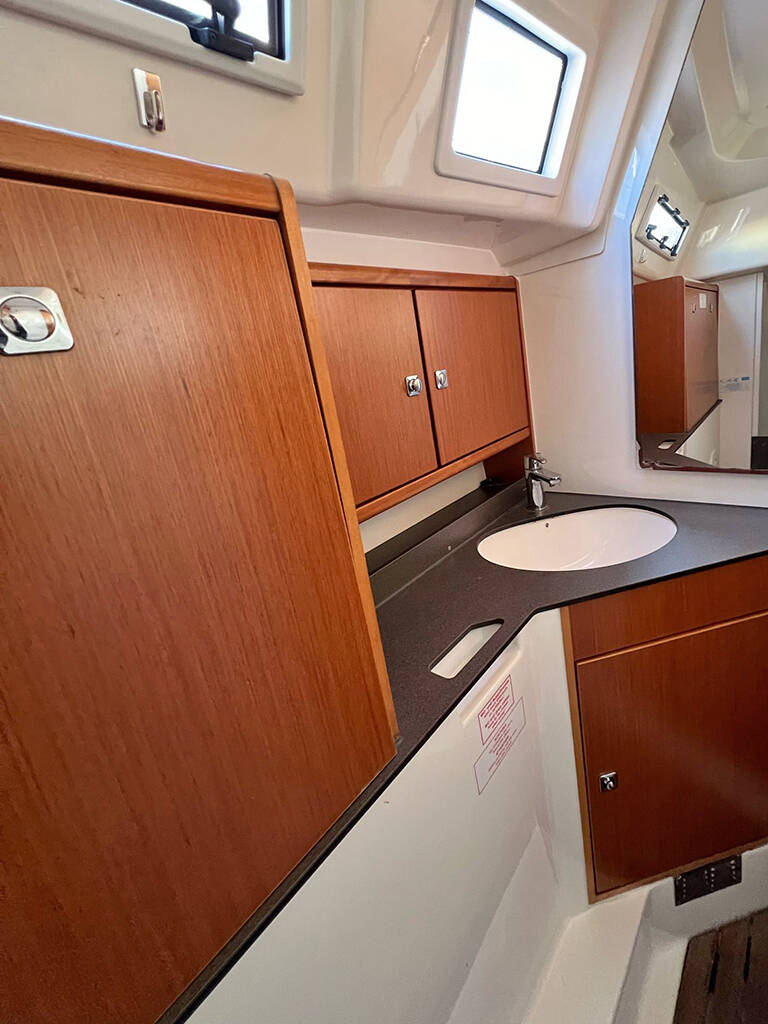 Sailing yacht Bavaria Cruiser 33 Pulenat