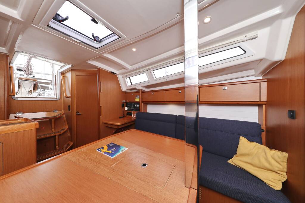 Segelyachten Bavaria Cruiser 33 Homeoffice