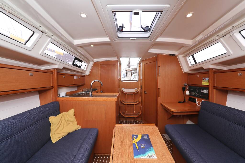 Segelyachten Bavaria Cruiser 33 Homeoffice