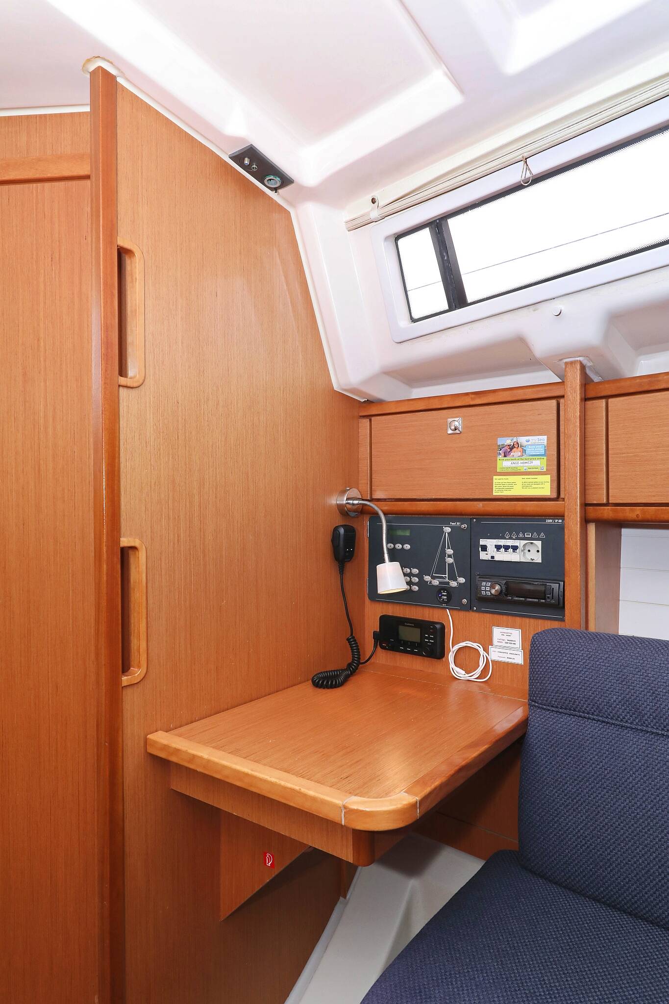 Segelyachten Bavaria Cruiser 33 Homeoffice