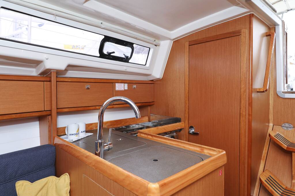 Sailing yacht Bavaria Cruiser 33 Homeoffice