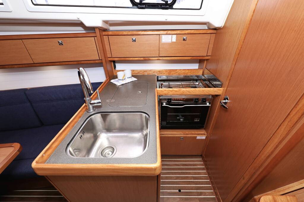 Segelyachten Bavaria Cruiser 33 Homeoffice