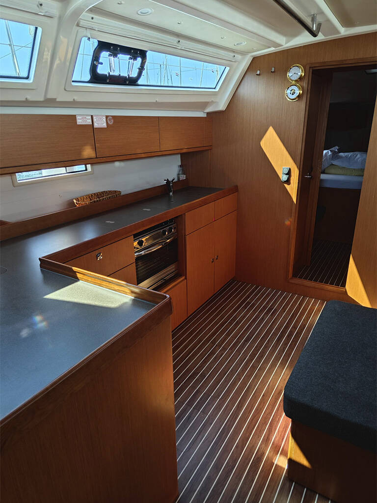 Sailing yacht Bavaria Cruiser 46 Sea Legend