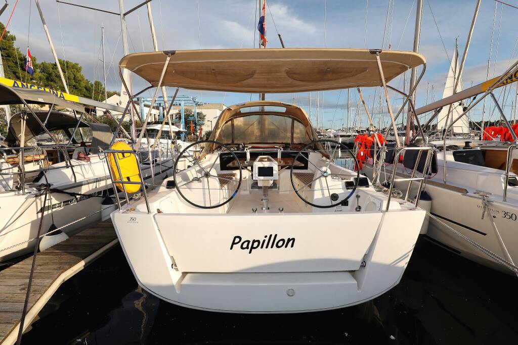 Sailing yacht Dufour 350 GL Papillon