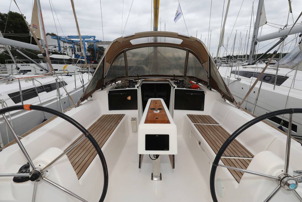 Sailing yacht Dufour 350 GL Feniks