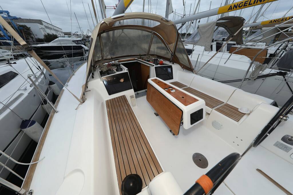 Sailing yacht Dufour 350 GL Feniks