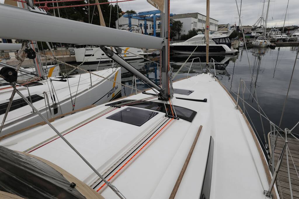 Sailing yacht Dufour 350 GL Feniks