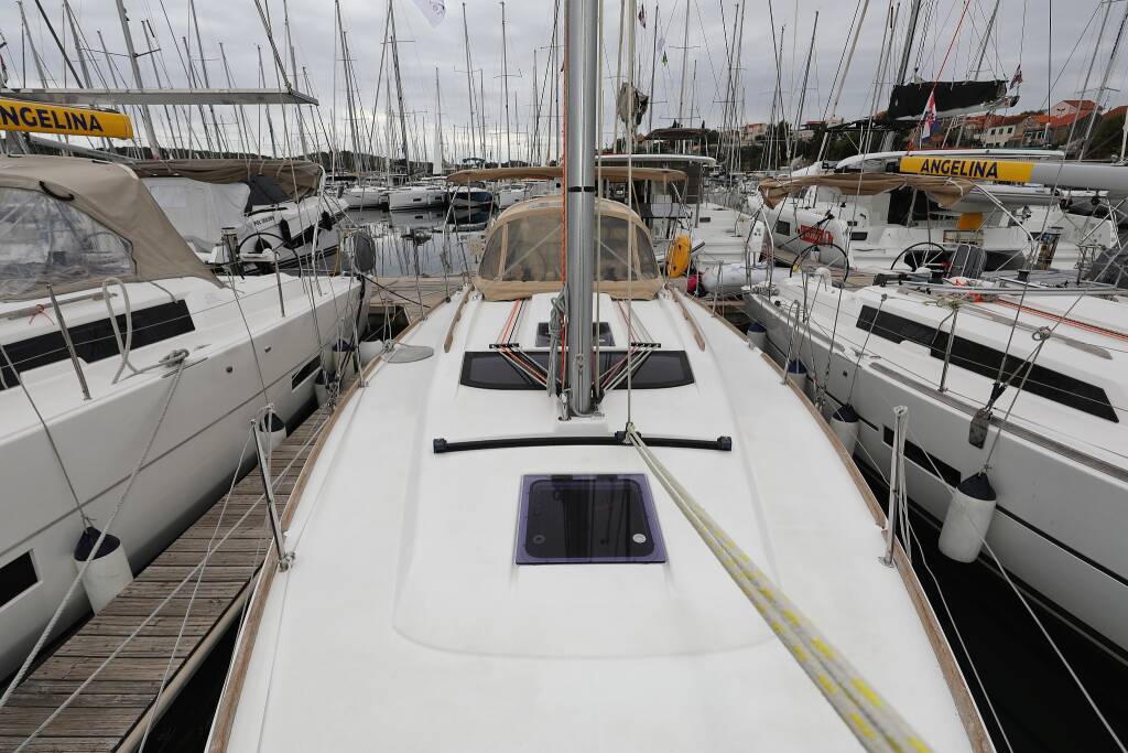 Sailing yacht Dufour 350 GL Feniks