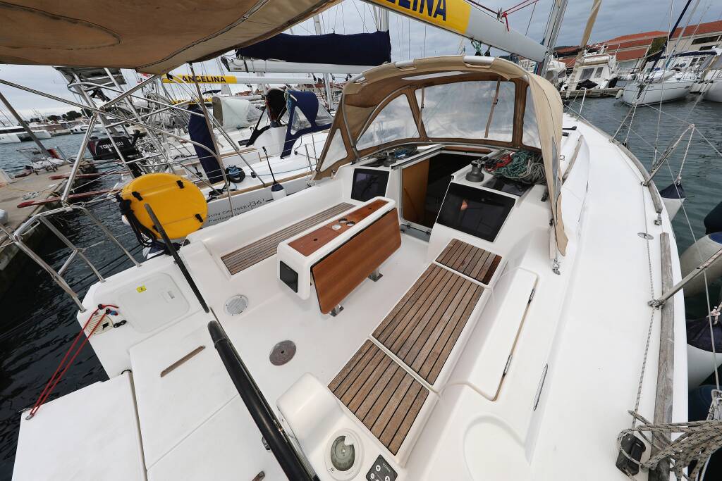 Sailing yacht Dufour 350 GL Sweet Lady