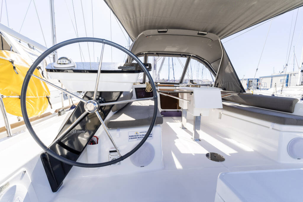 Sailing yacht Dufour 37 Lumi