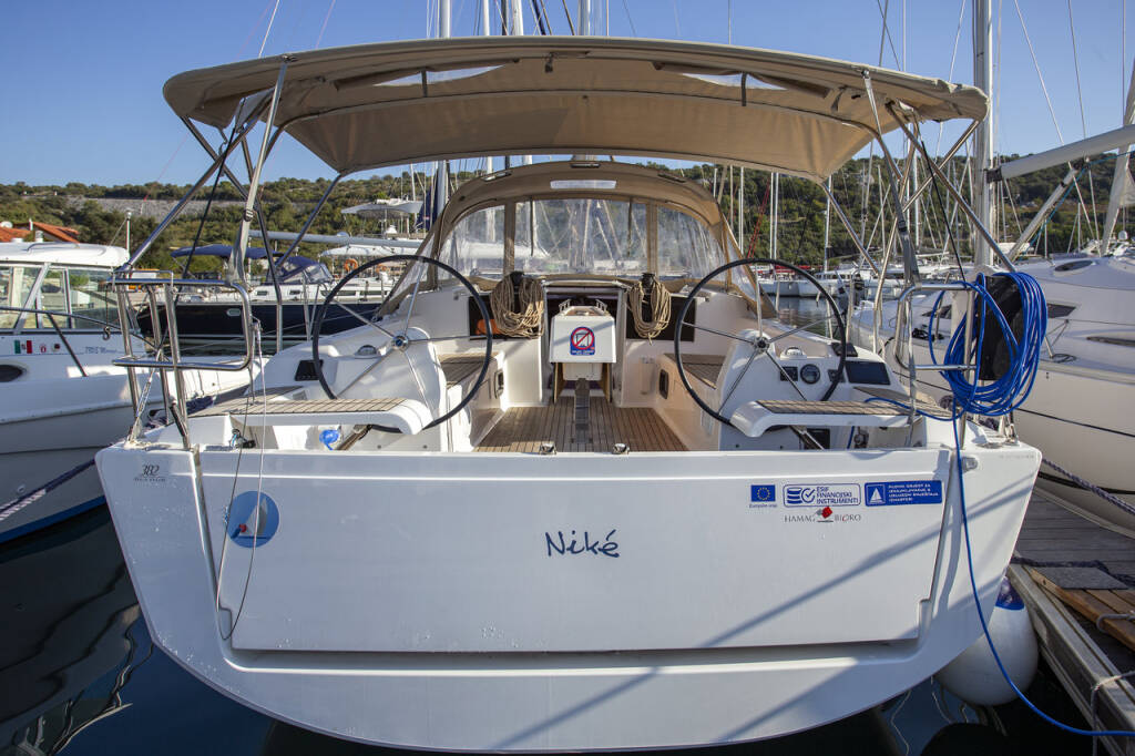 Sailing yacht Dufour 382 GL Niké