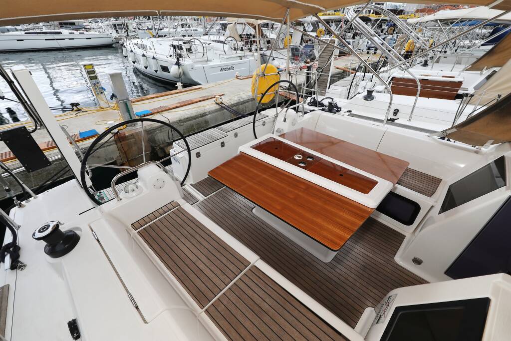 Sailing yacht Dufour 412 GL Black Pearl