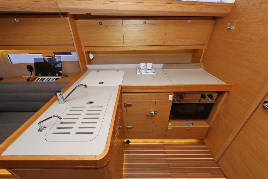 Sailing yacht Dufour 412 GL Black Pearl