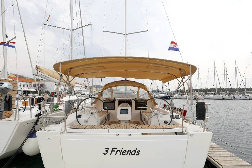 Sailing yacht Dufour 412 GL 3 Friends