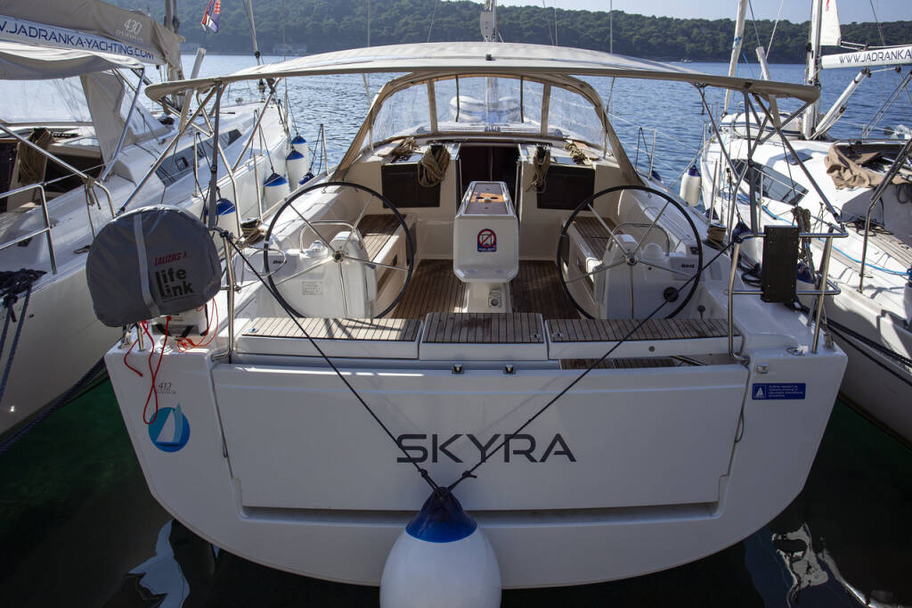 Sailing yacht Dufour 412 GL Skyra