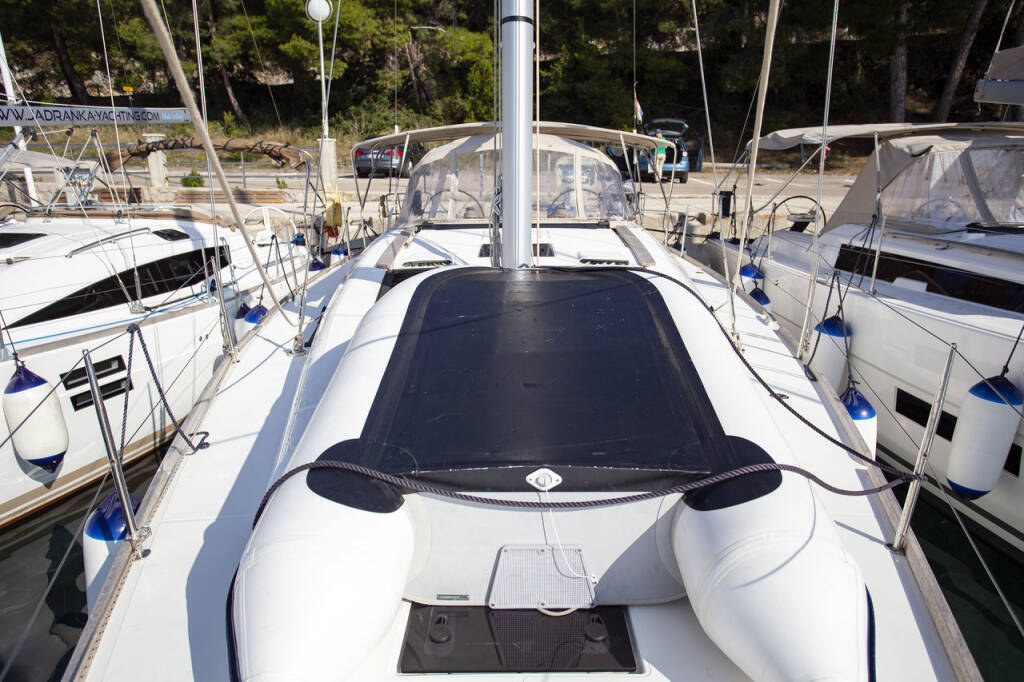 Sailing yacht Dufour 412 GL Skyra