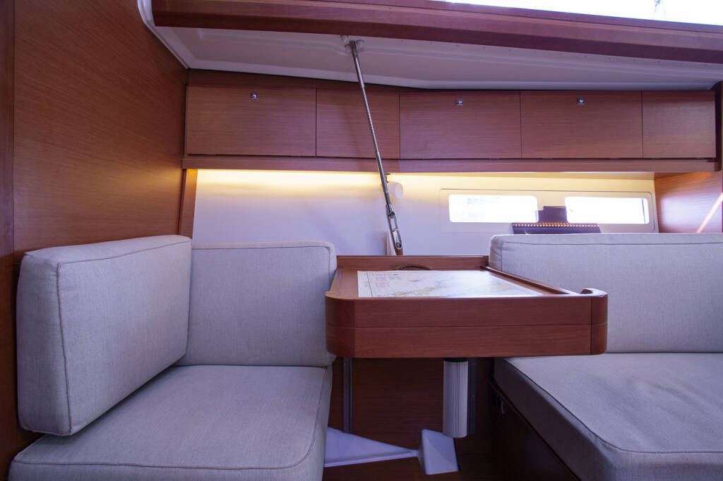 Sailing yacht Dufour 412 GL Skyra