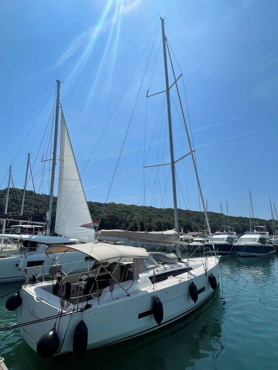 Sailing yacht Dufour 430 GL Mojito Sunrise