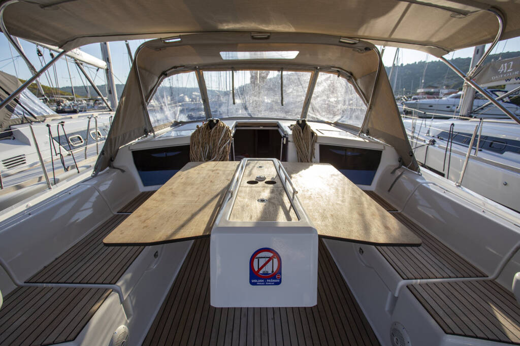 Sailing yacht Dufour 430 GL Sea Cloud 1