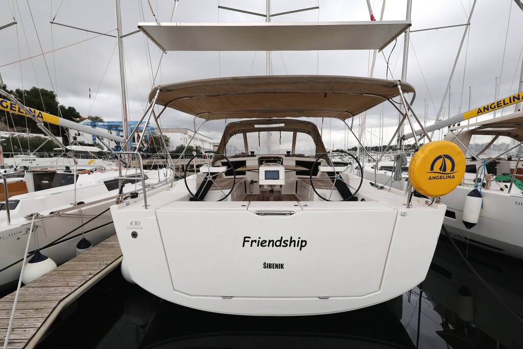 Sailing yacht Dufour 430 GL Friendship