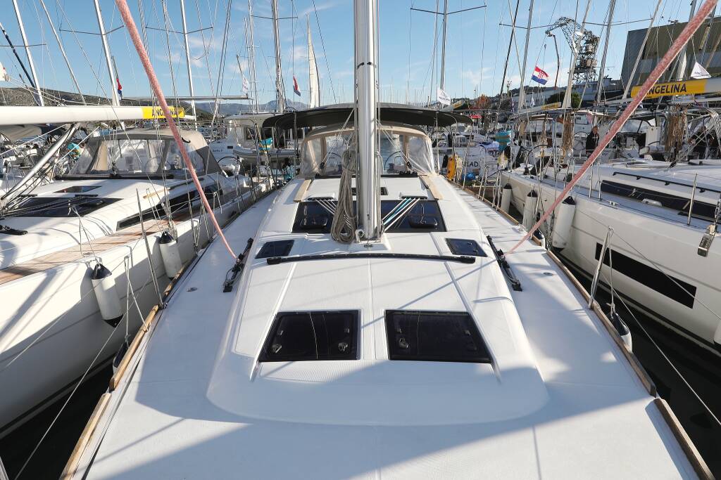 Sailing yacht Dufour 460 GL Whatever