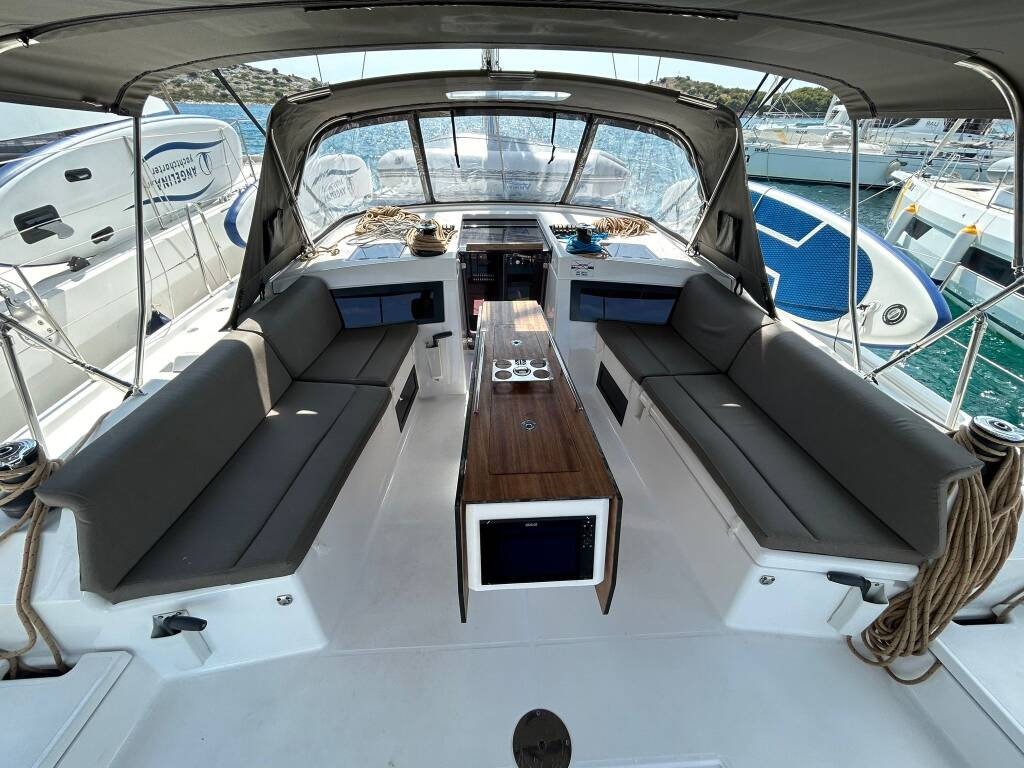 Sailing yacht Dufour 470 Stressless