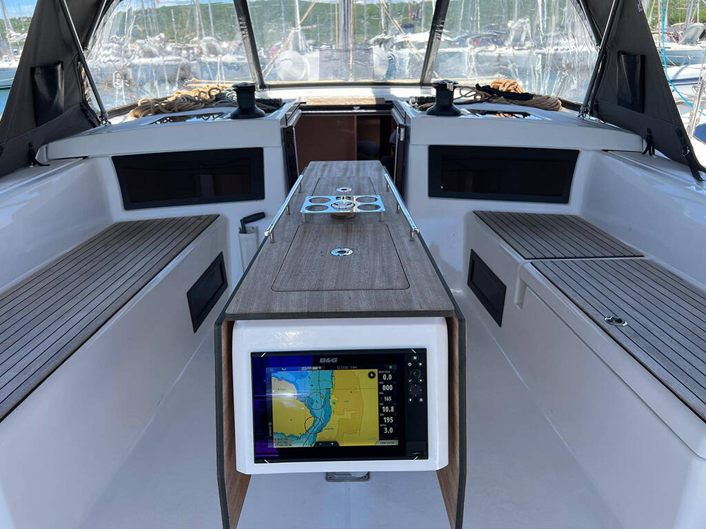 Sailing yacht Dufour 470 Dance