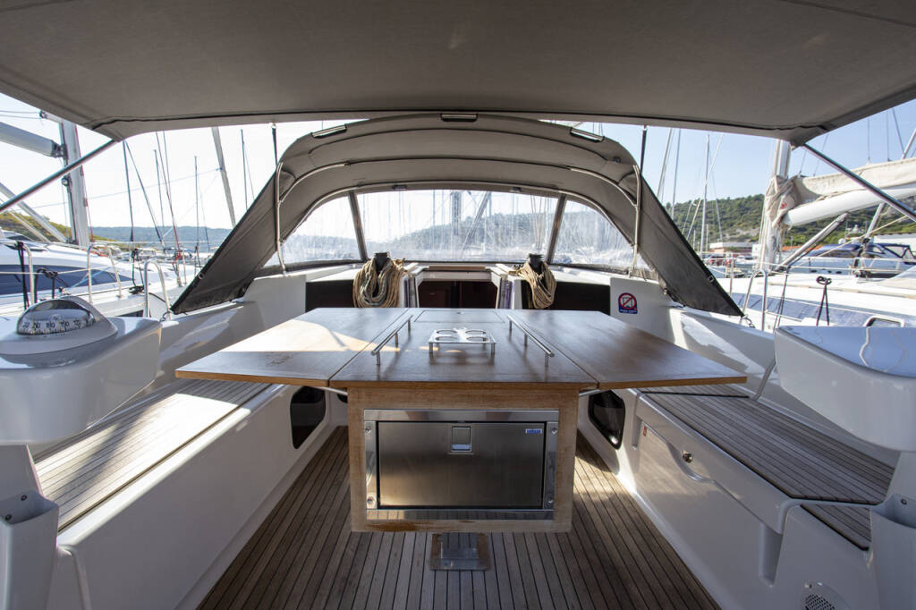 Sailing yacht Dufour 520 GL Lateja