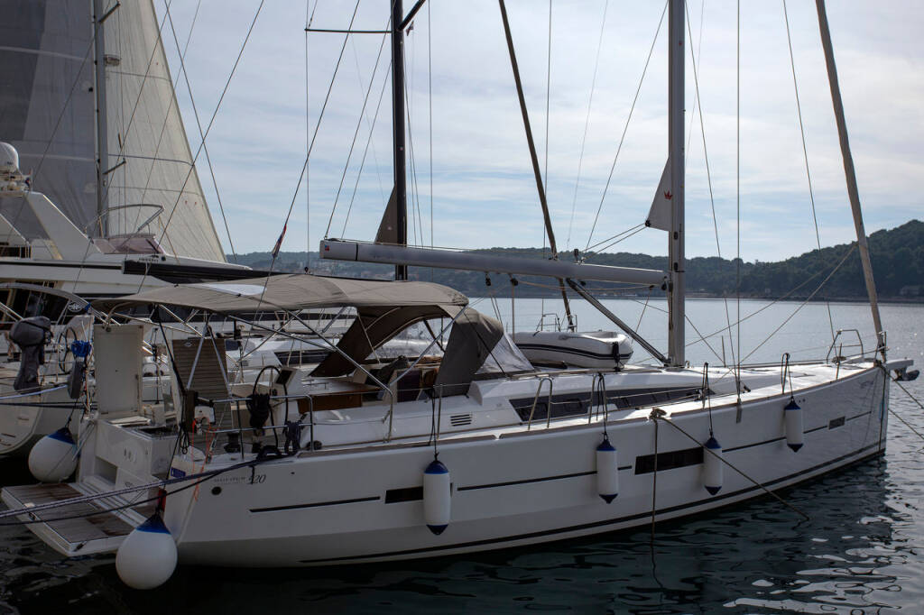 Sailing yacht Dufour 520 GL Nerthag