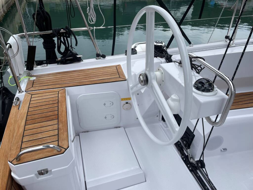 Sailing yacht Elan E4 Luna