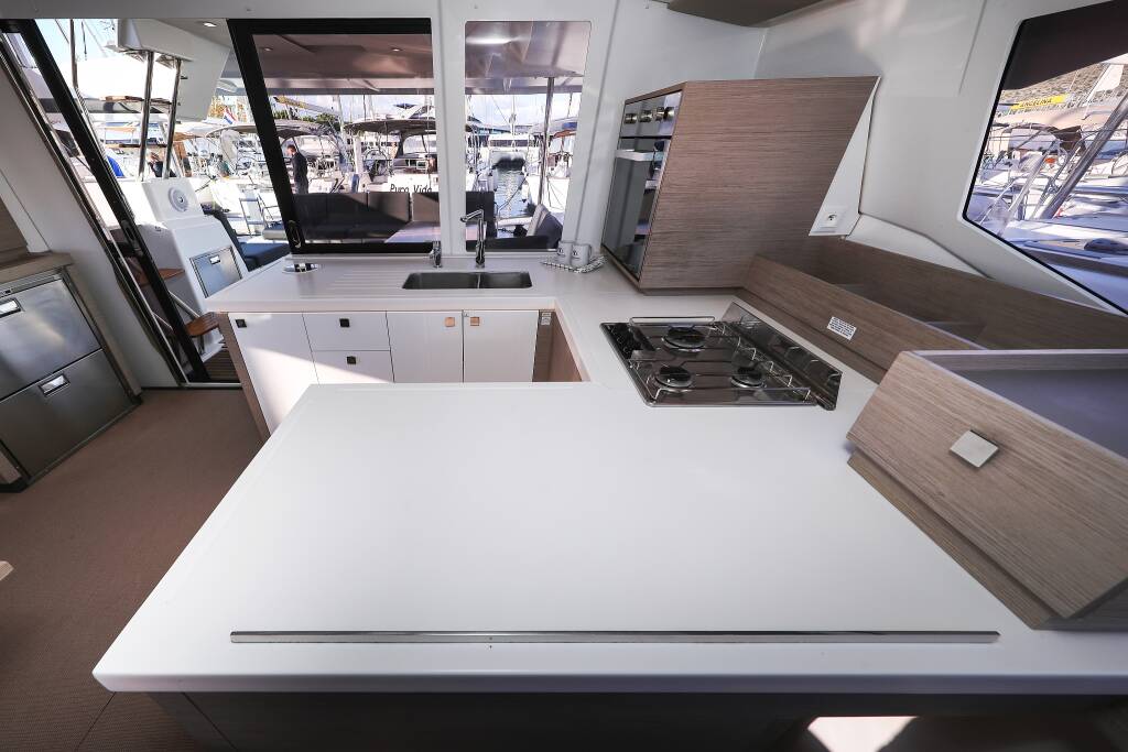 Catamaran Fountaine Pajot Astrea 42 Quatuor Macho