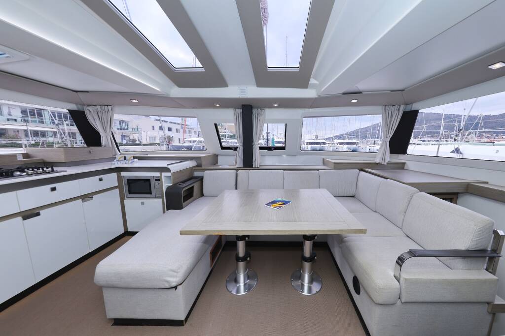 Katamaran Fountaine Pajot Elba 45 Sun Office