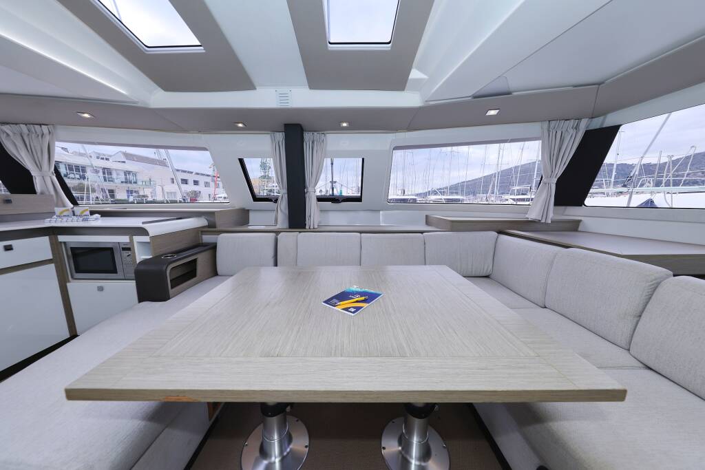 Katamaran Fountaine Pajot Elba 45 Sun Office