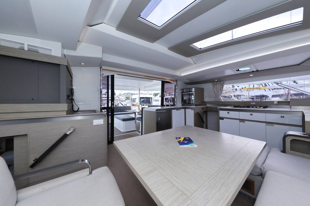 Katamaran Fountaine Pajot Elba 45 Sun Office