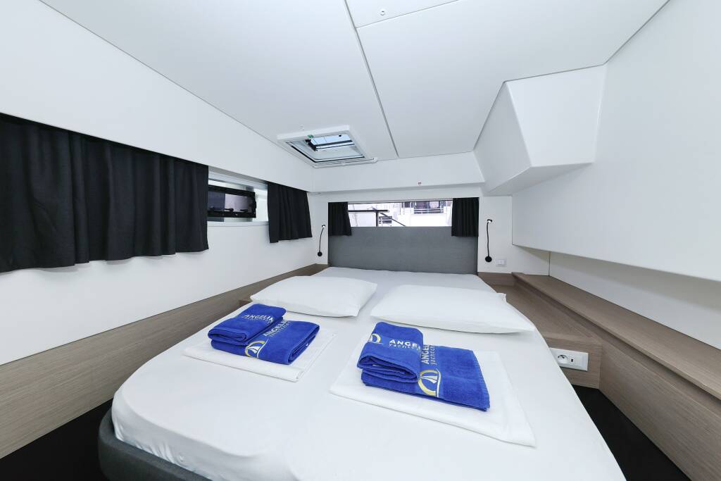 Katamaran Fountaine Pajot Elba 45 Sun Office