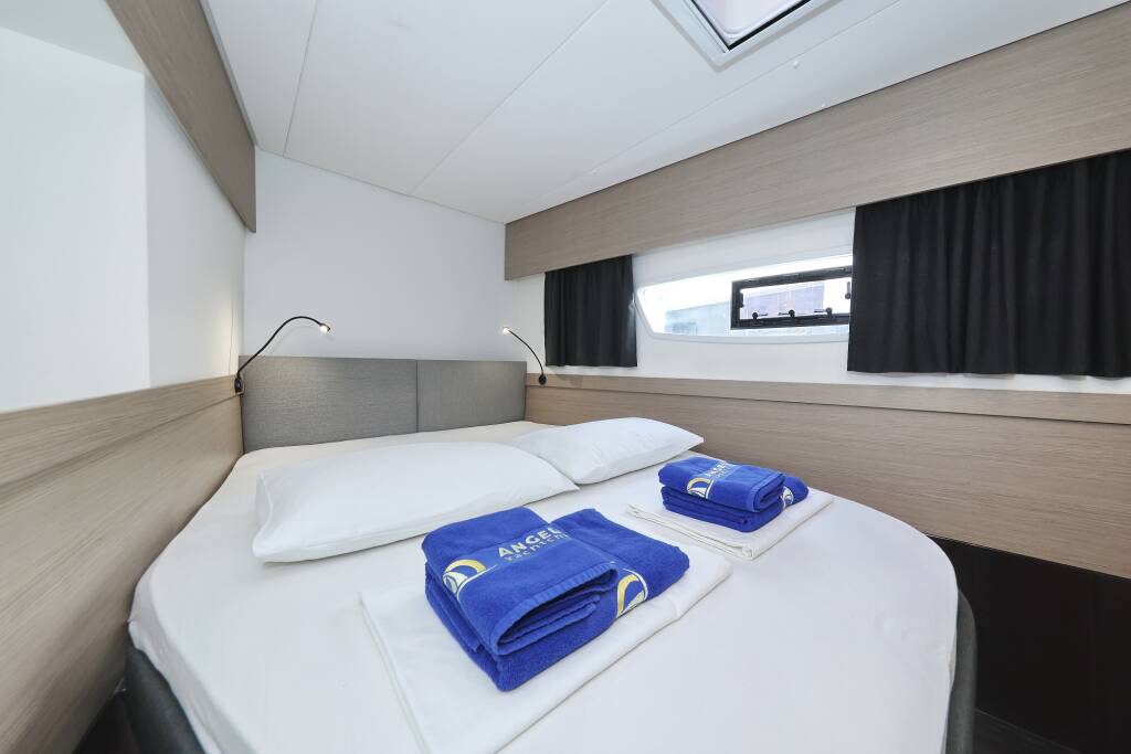 Katamaran Fountaine Pajot Elba 45 Sun Office