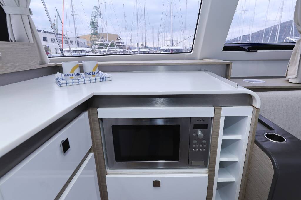 Katamaran Fountaine Pajot Elba 45 Sun Office