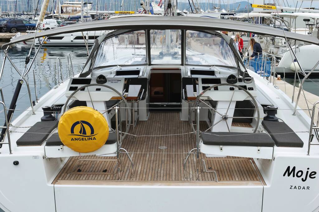 Sailing yacht Hanse 548 Moje