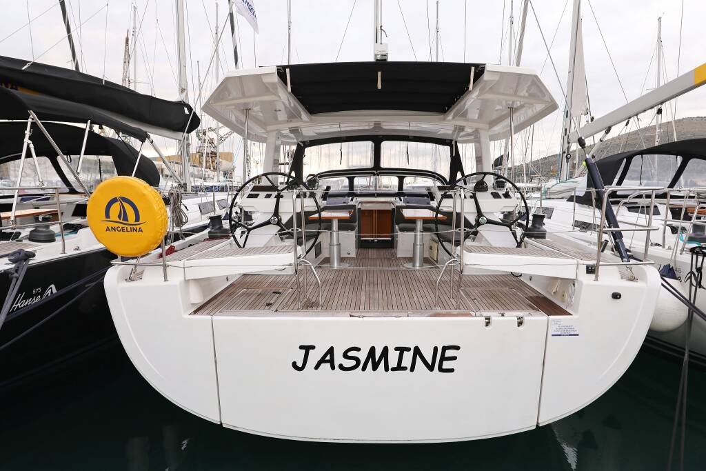 Sailing yacht Hanse 588 Jasmine