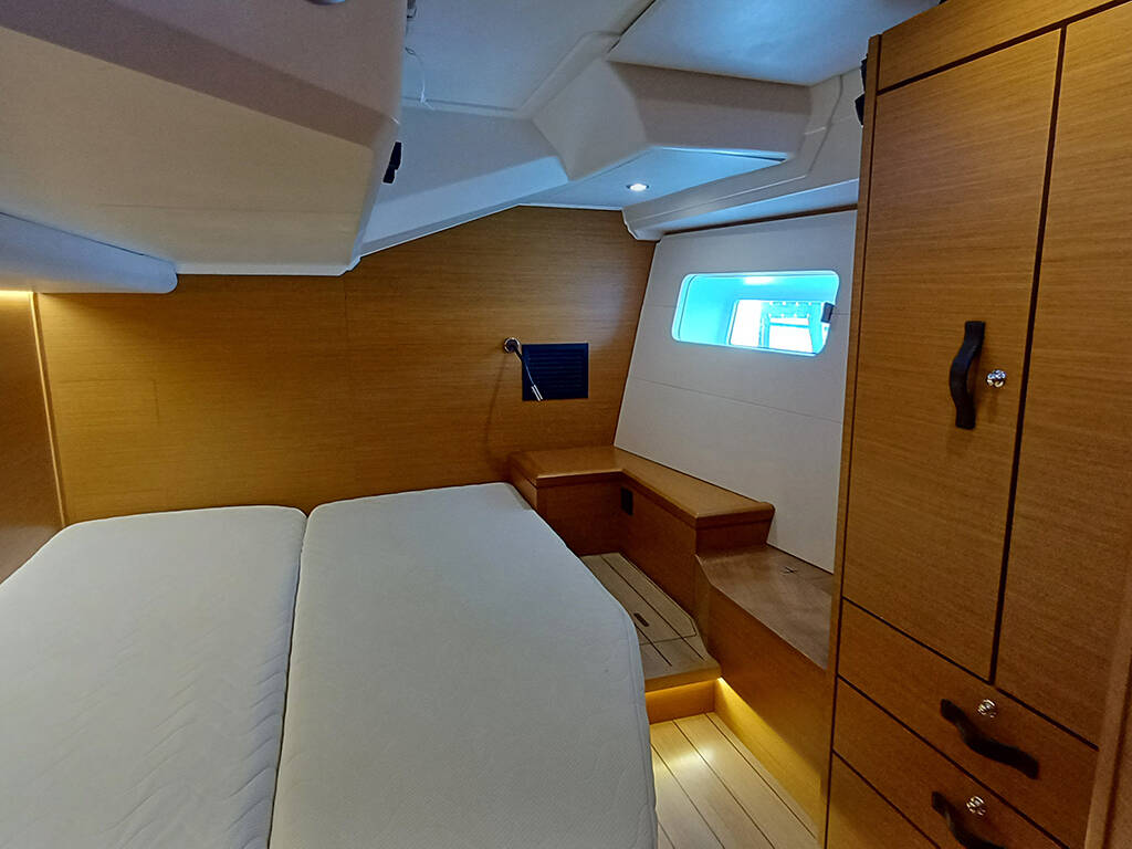 Sailing yacht Jeanneau 54 