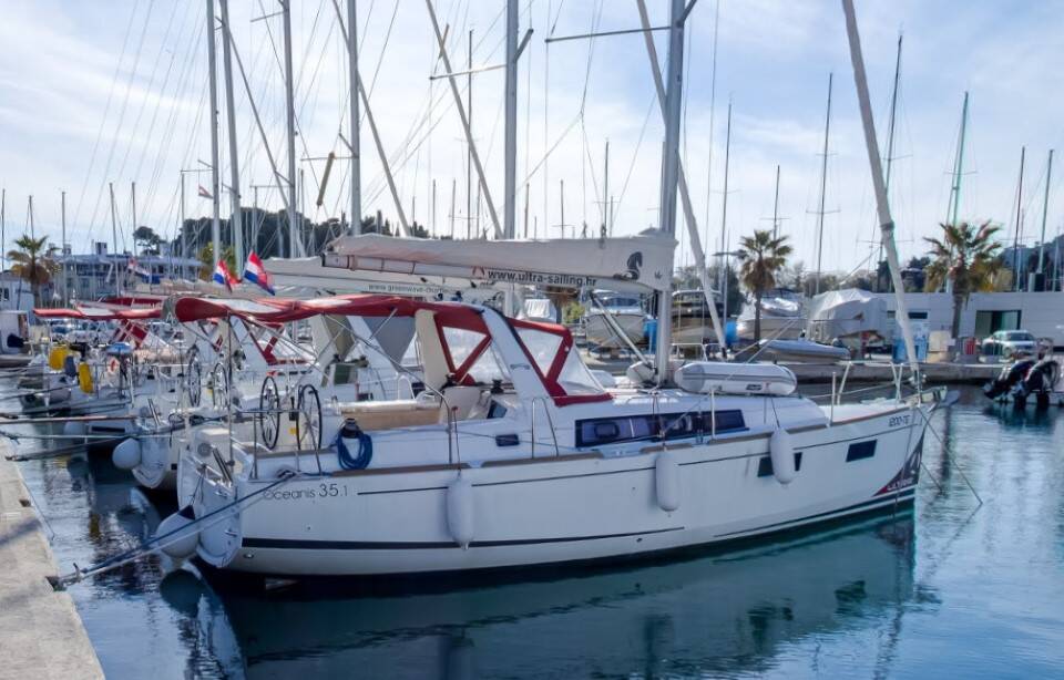 Sailing yacht Oceanis 35.1 Lampuga