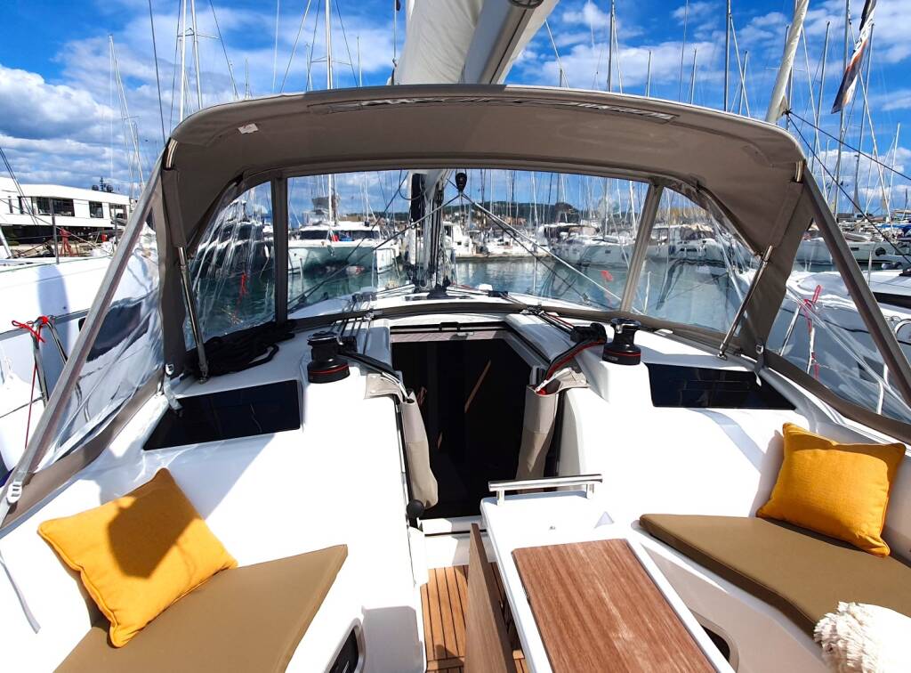 Sailing yacht Oceanis 37.1 Breeze