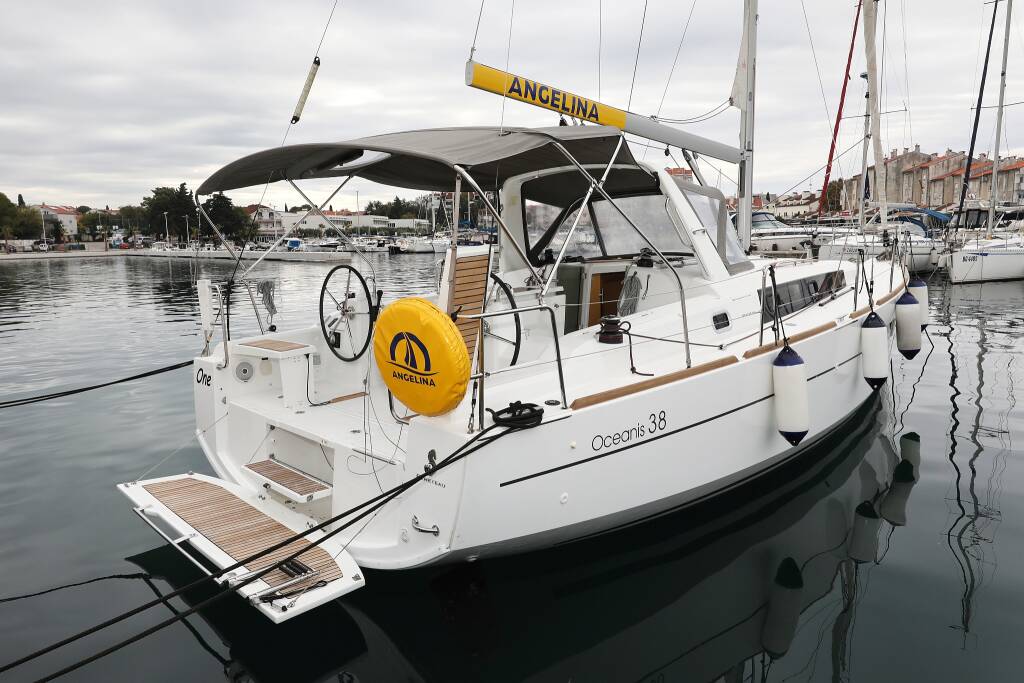 Segelyachten Oceanis 38 One