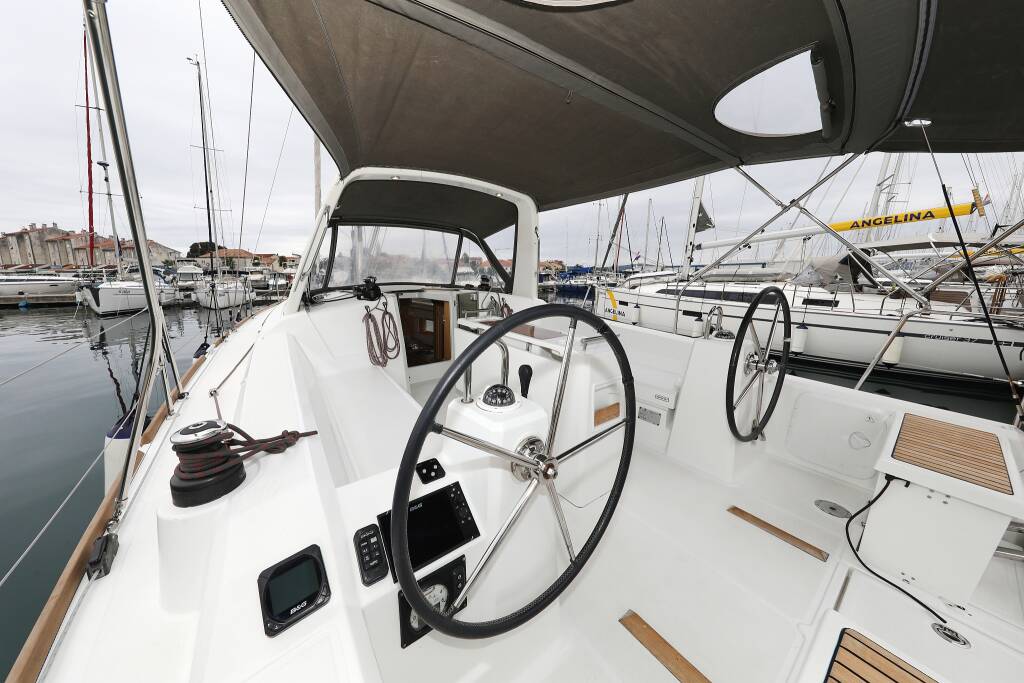 Sailing yacht Oceanis 38 One